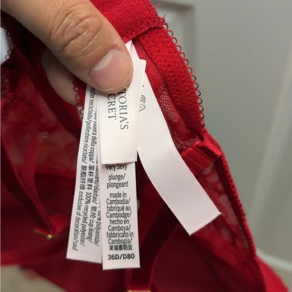 Victoria’s Secret Red Lace Pushup Bra - Picture 3 of 3